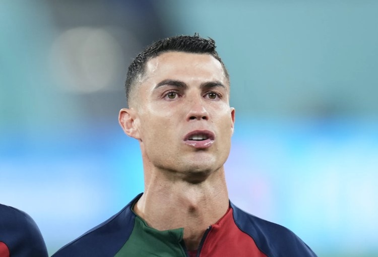 Ronaldo len tieng sau tin don doi bo World Cup 2022 hinh anh