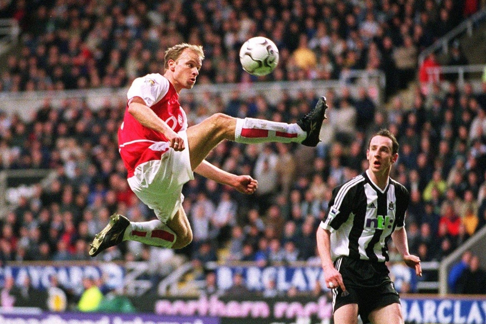 Su hoan hao cua Dennis Bergkamp hinh anh
