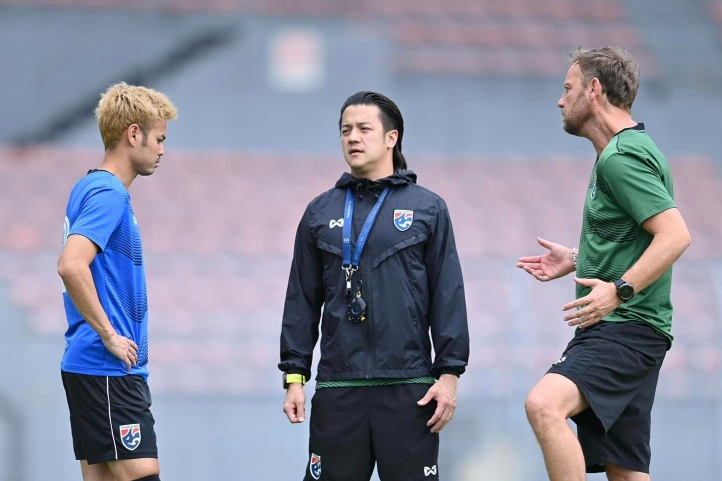 HLV Polking dan do tru cot truoc tran gap Malaysia hinh anh