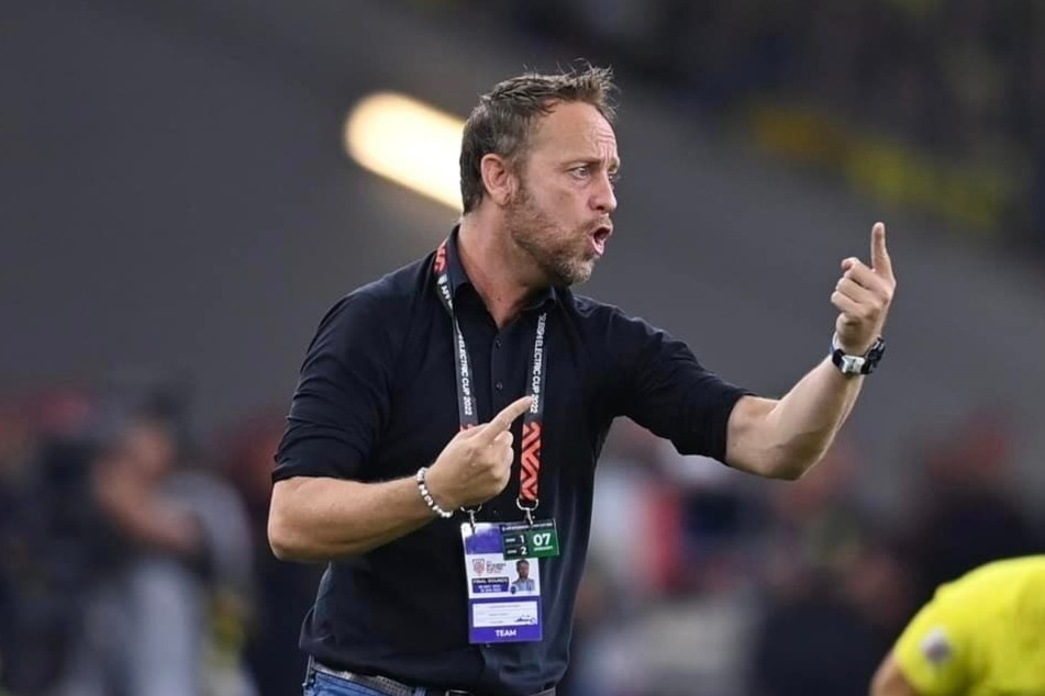 Chuoi 12 tran AFF Cup bat bai cua HLV Polking cham dut hinh anh