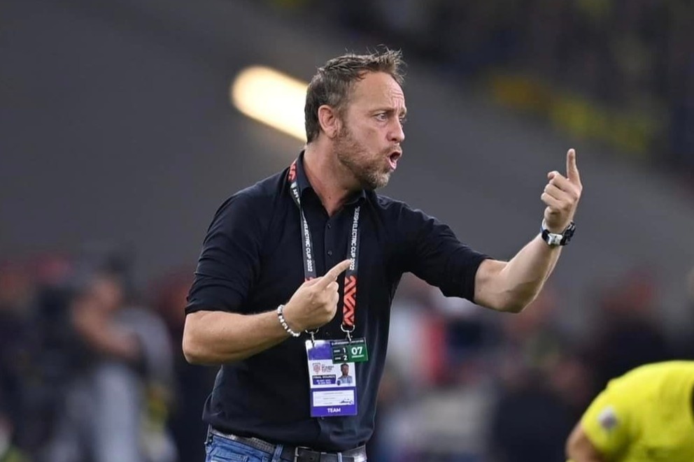 Vi sao Thai Lan phai xin doi san dau Viet Nam? hinh anh