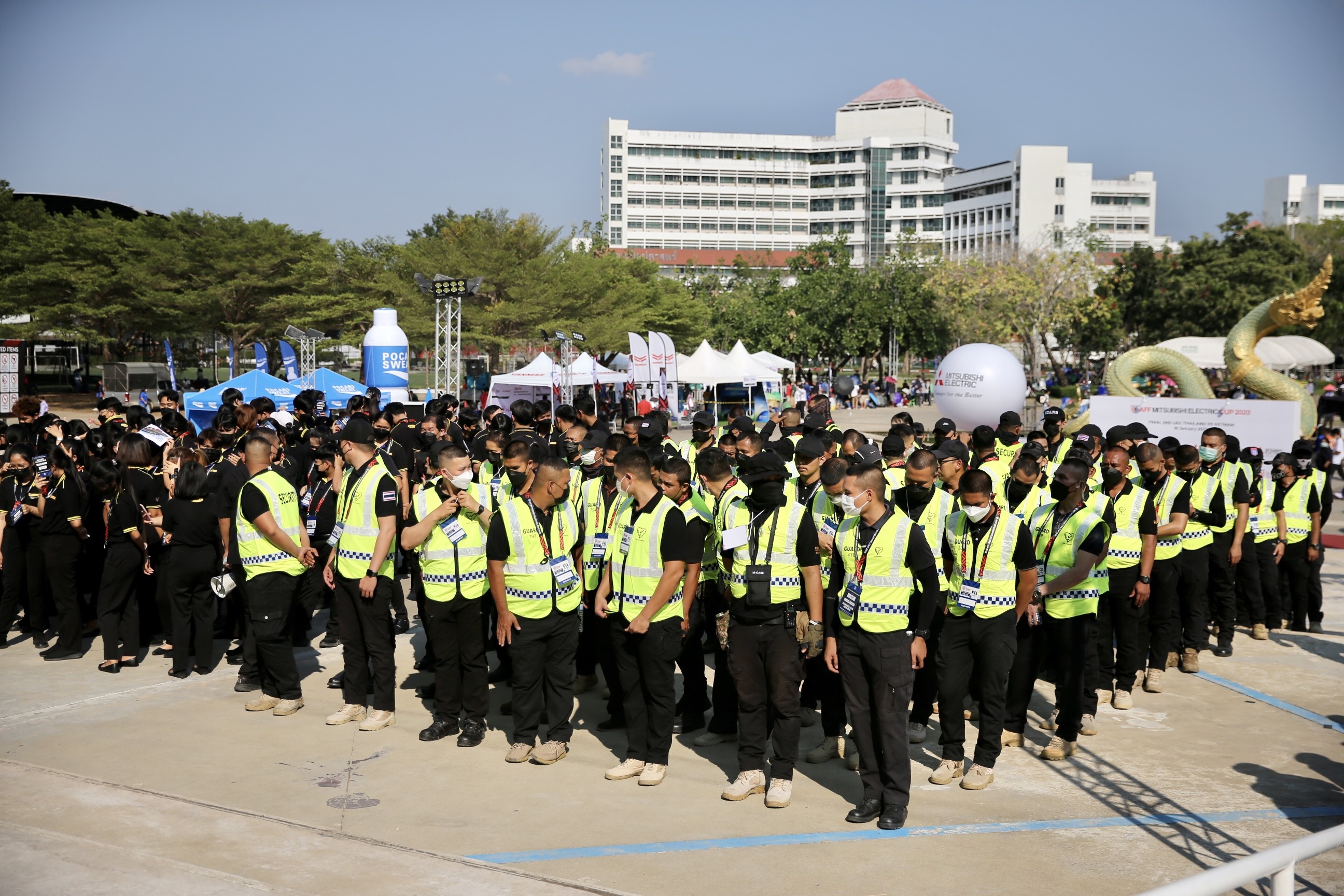 Hang tram canh sat Thai Lan siet chat an ninh tran chung ket hinh anh