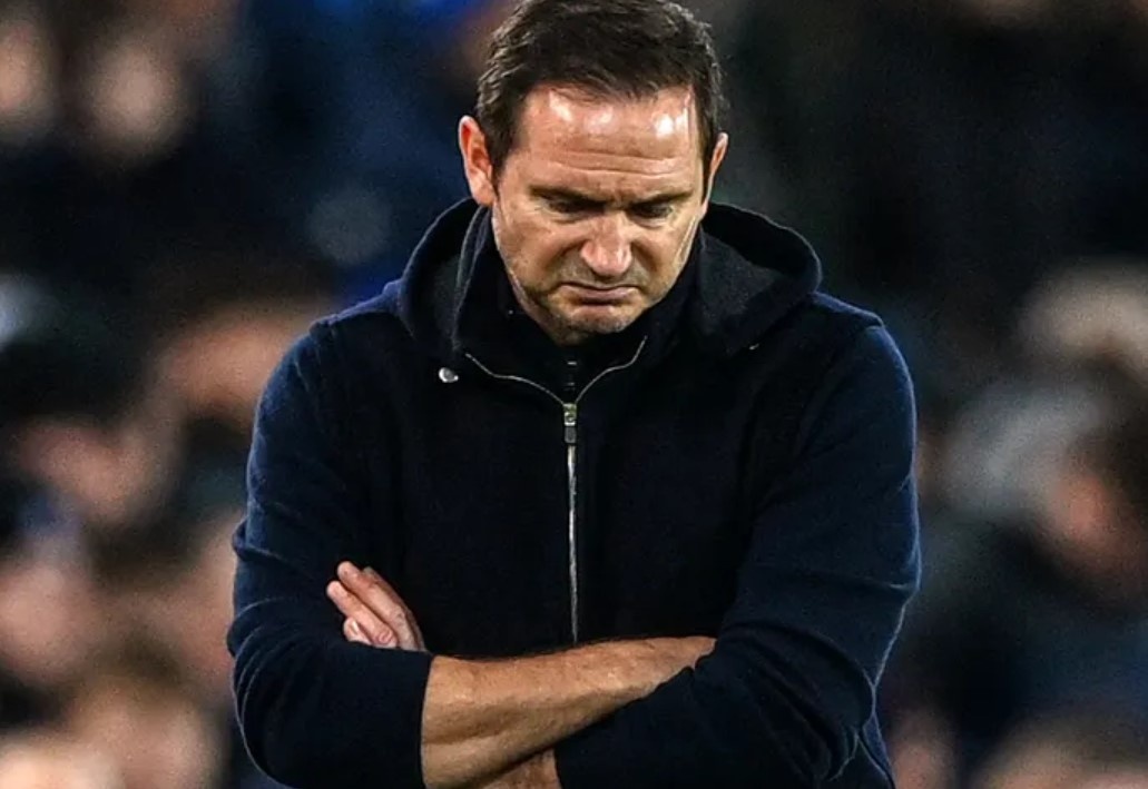 10 tran khong thang, Lampard van chua bi sa thai hinh anh