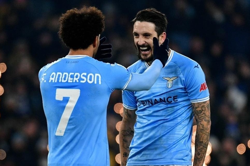 Milan thua Lazio 0-4 hinh anh