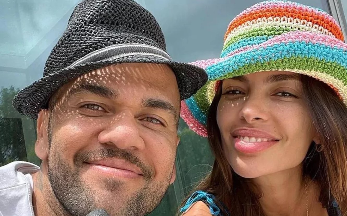 Vo Dani Alves xoa het anh chup cung chong hinh anh