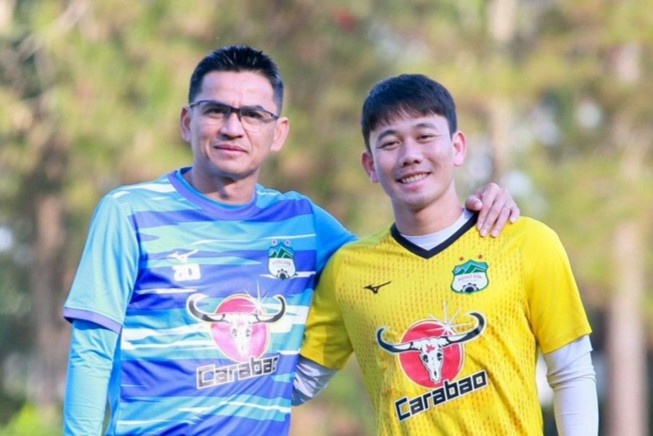 Dien bien vu VPF cam HAGL quang cao cho nha tai tro Thai Lan hinh anh