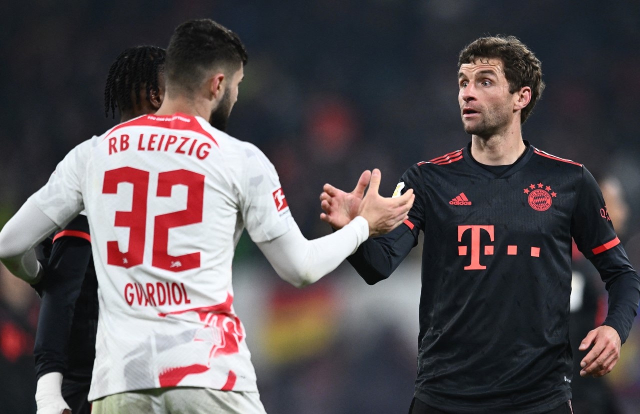 Bayern Munich bi RB Leipzig cam hoa 1-1 hinh anh