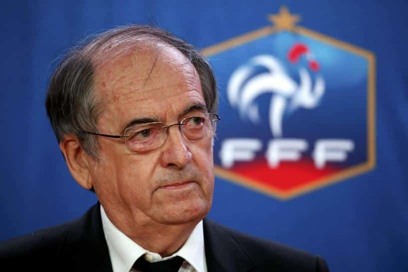 Chu tich LDBD Phap mat chuc vi quay roi tinh duc hinh anh