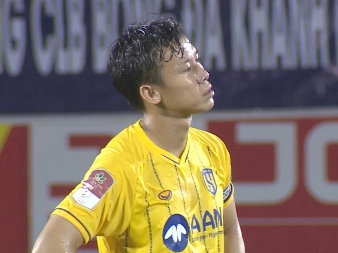 Que Ngoc Hai that than khi SLNA bi go hoa o phut 90+4 hinh anh