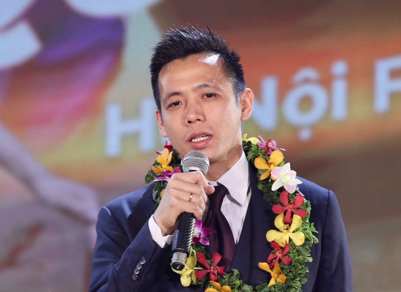 Van Quyet: 'Hy vong HLV Troussier nang tam bong da Viet Nam' hinh anh