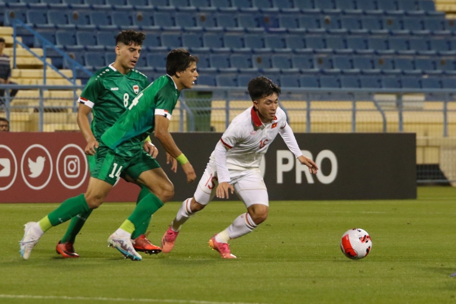 HLV Troussier va su mao hiem o U23 Viet Nam hinh anh