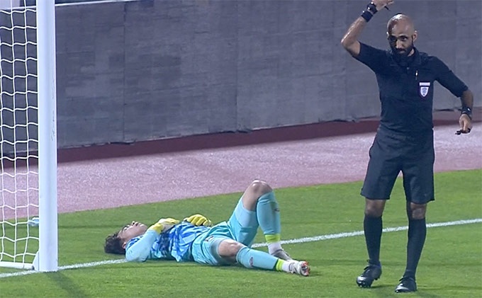 Thu mon U23 Viet Nam nhap vien sau khi dap dau vao cot hinh anh