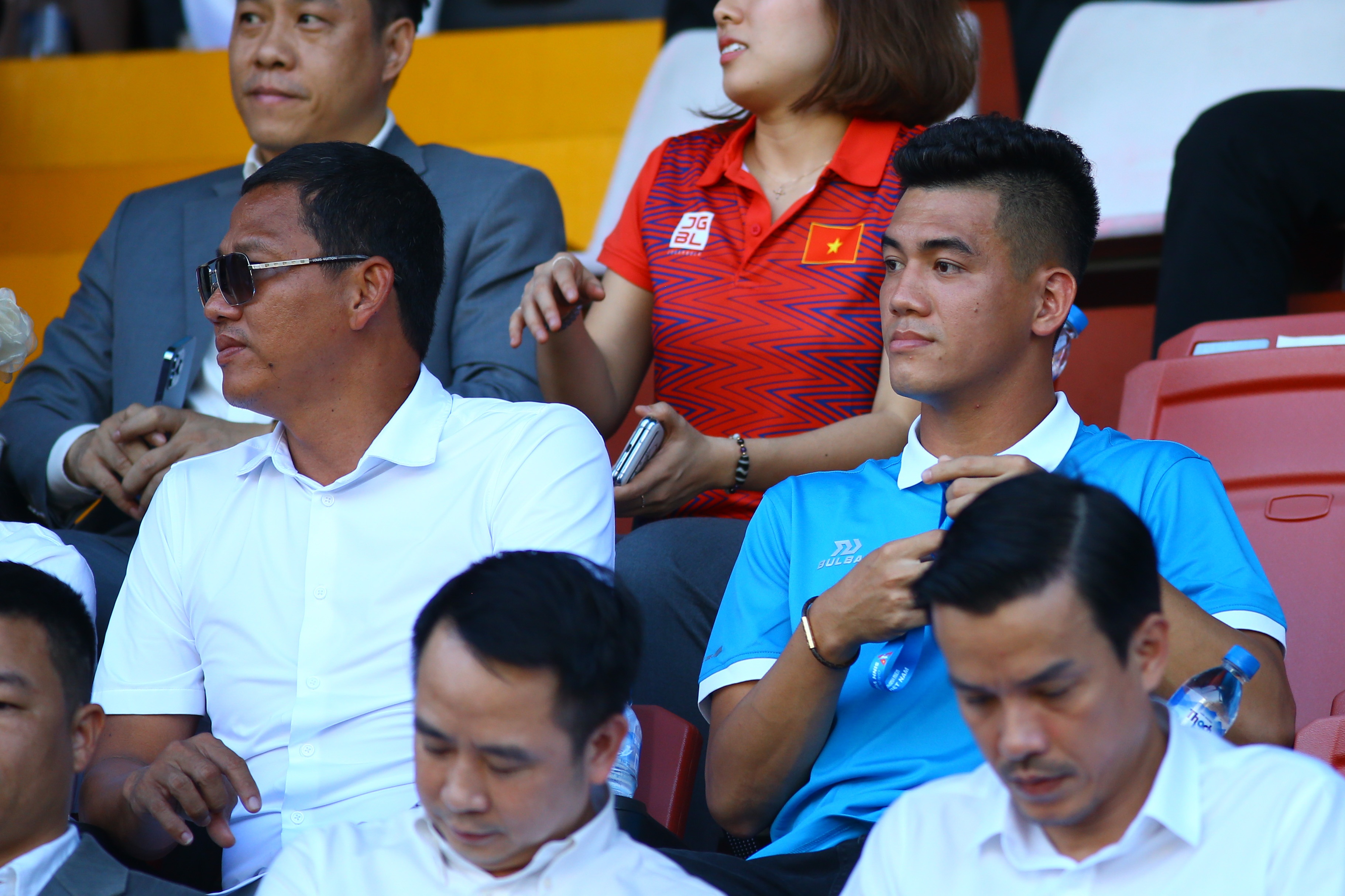 Dan khach VIP o chung ket giai sinh vien Viet Nam hinh anh