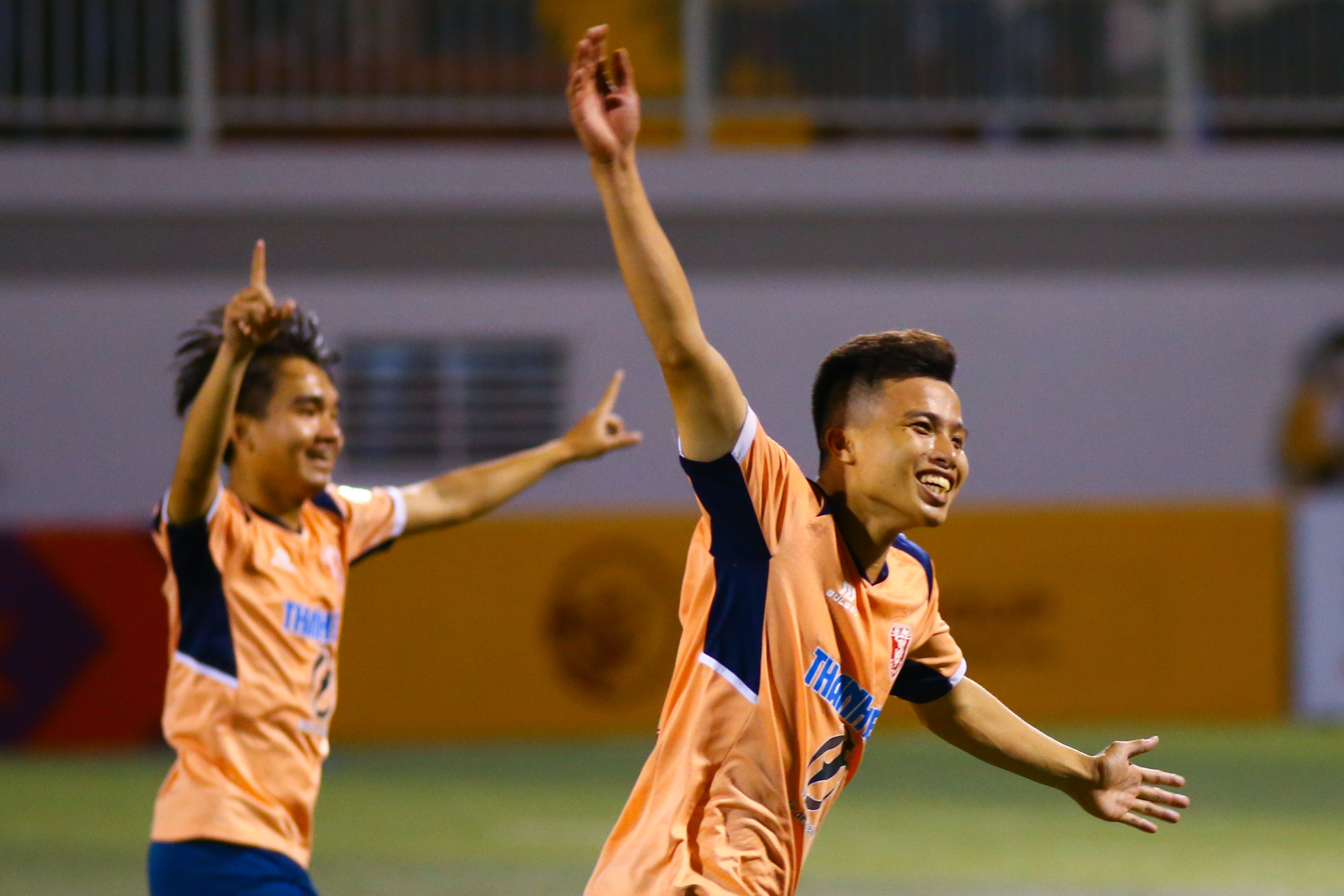 giai sinh vien anh 10