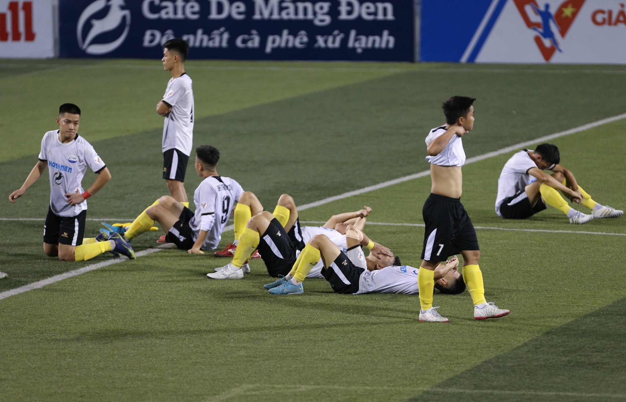 giai sinh vien anh 4