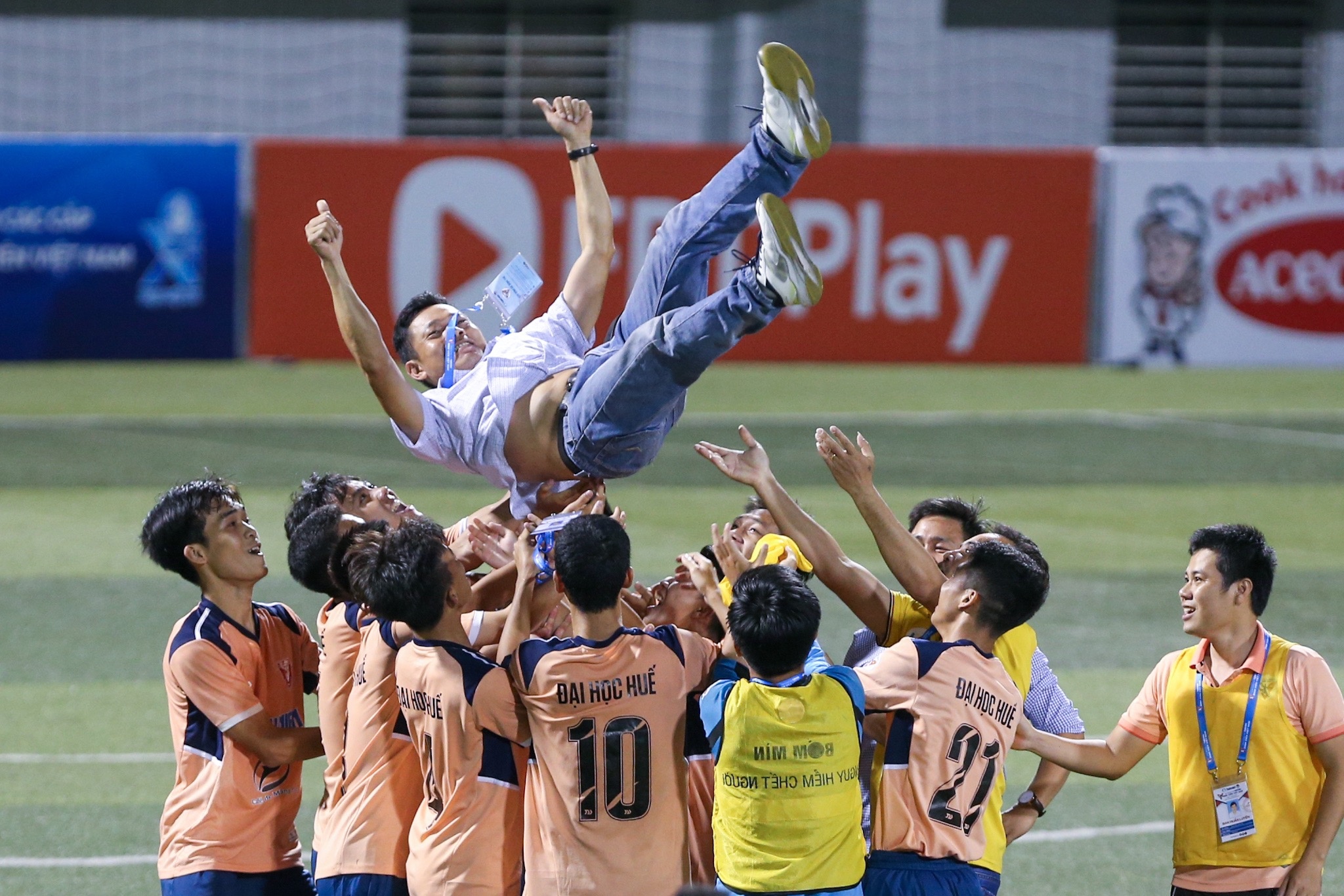 giai sinh vien anh 9