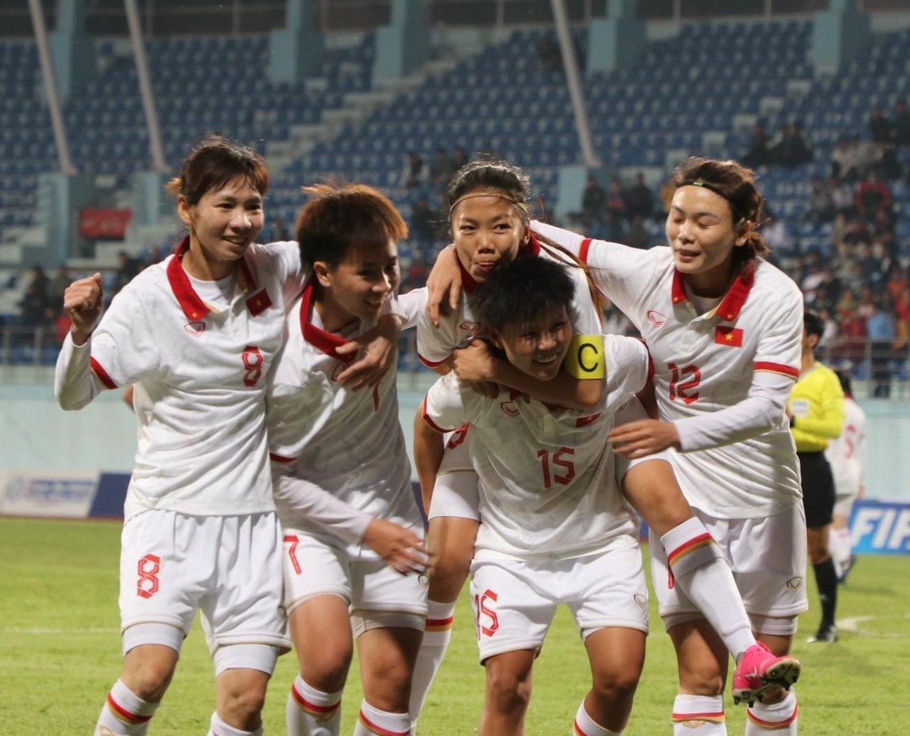 Huynh Nhu lap cu dup trong chien thang 5-1 cua tuyen nu Viet Nam hinh anh