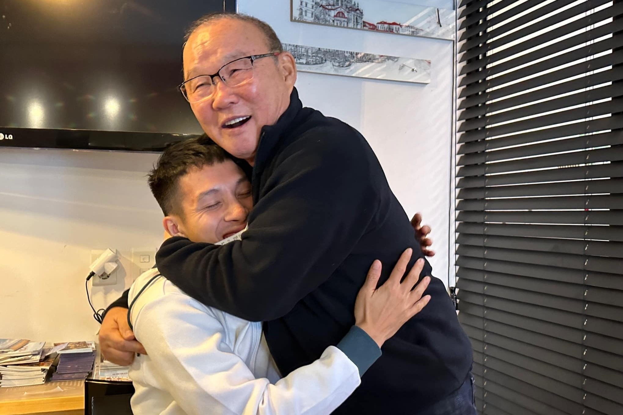 HLV Park Hang-seo cam dong khi gap lai Hung Dung hinh anh