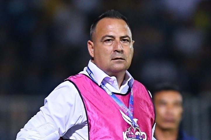 CLB Cong An Ha Noi chia tay HLV Paulo Foiani hinh anh