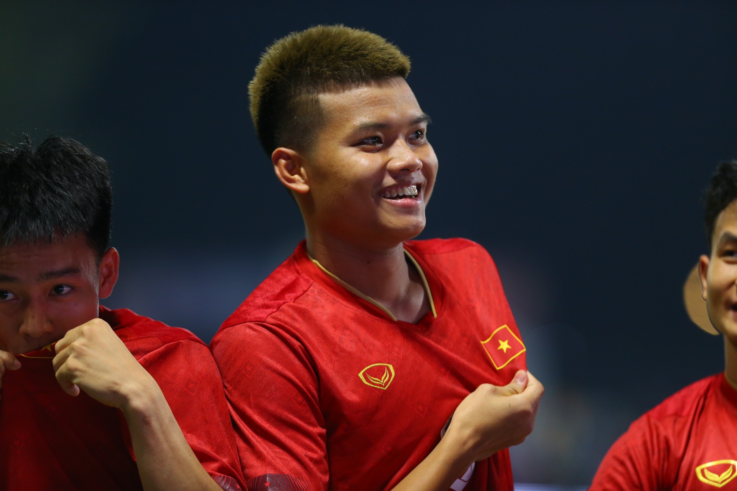 U22 Viet Nam danh bai Lao 2-0 hinh anh