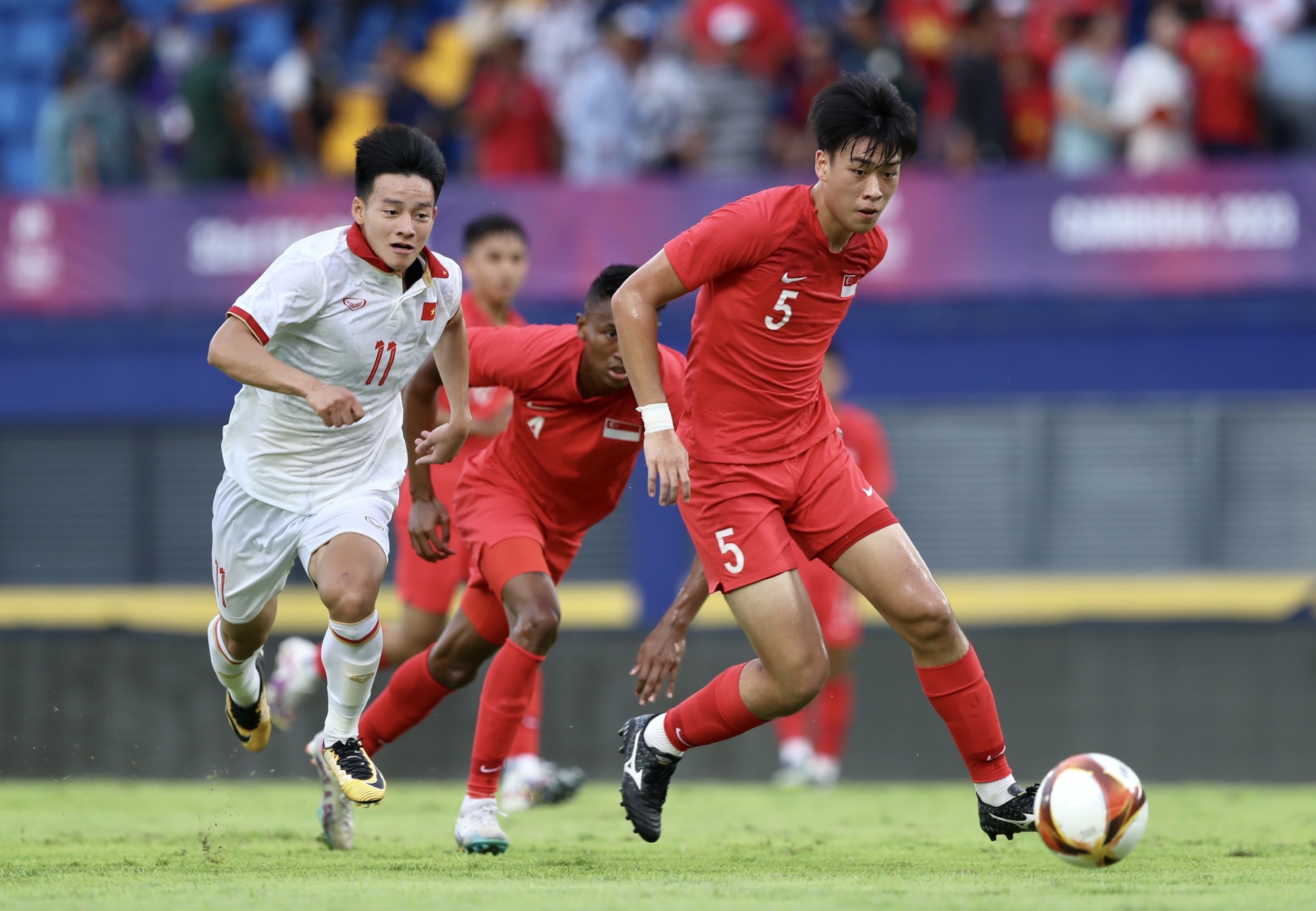 BLV Quang Tung: 'Thang dam Singapore khong quan trong' hinh anh