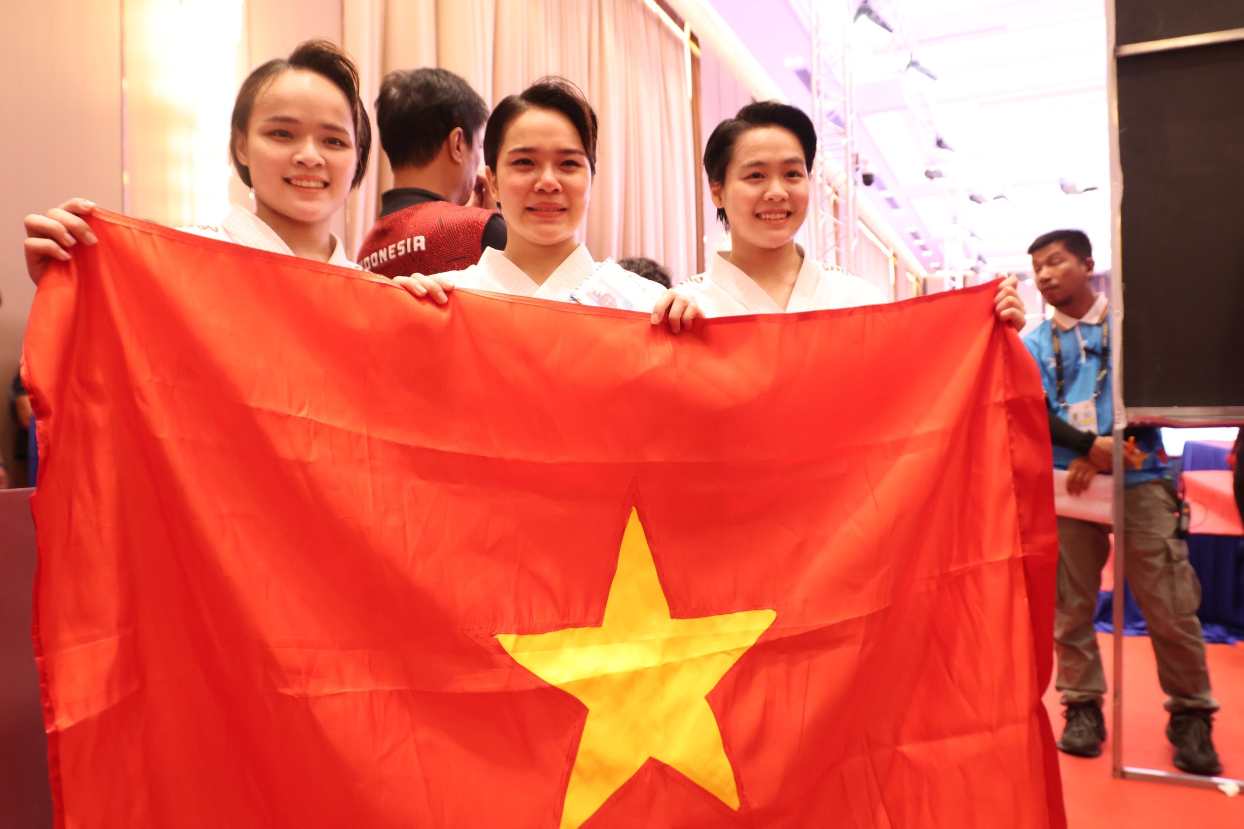 Karate mo hang hai HCV cho Viet Nam o SEA Games hinh anh