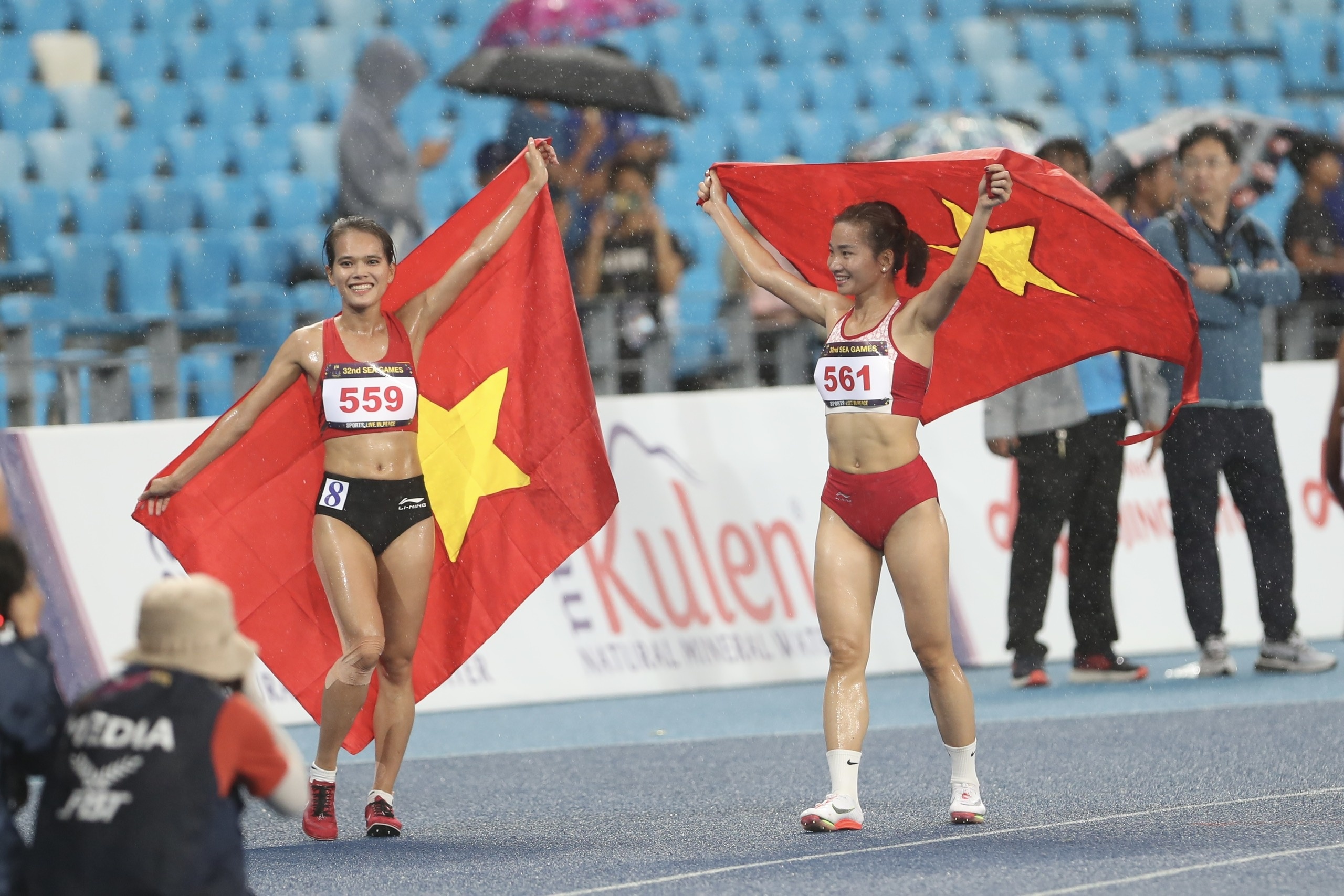 Campuchia can moc 100 huy chuong, chi con hon Viet Nam 7 HCV hinh anh