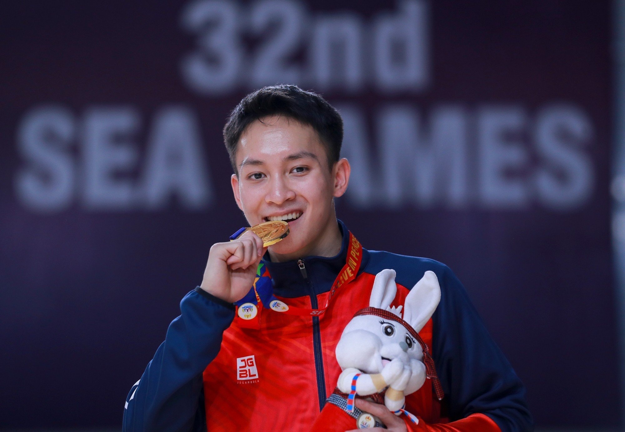 Viet Nam hon Thai Lan 9 HCV, bo xa Campuchia o SEA Games 32 hinh anh