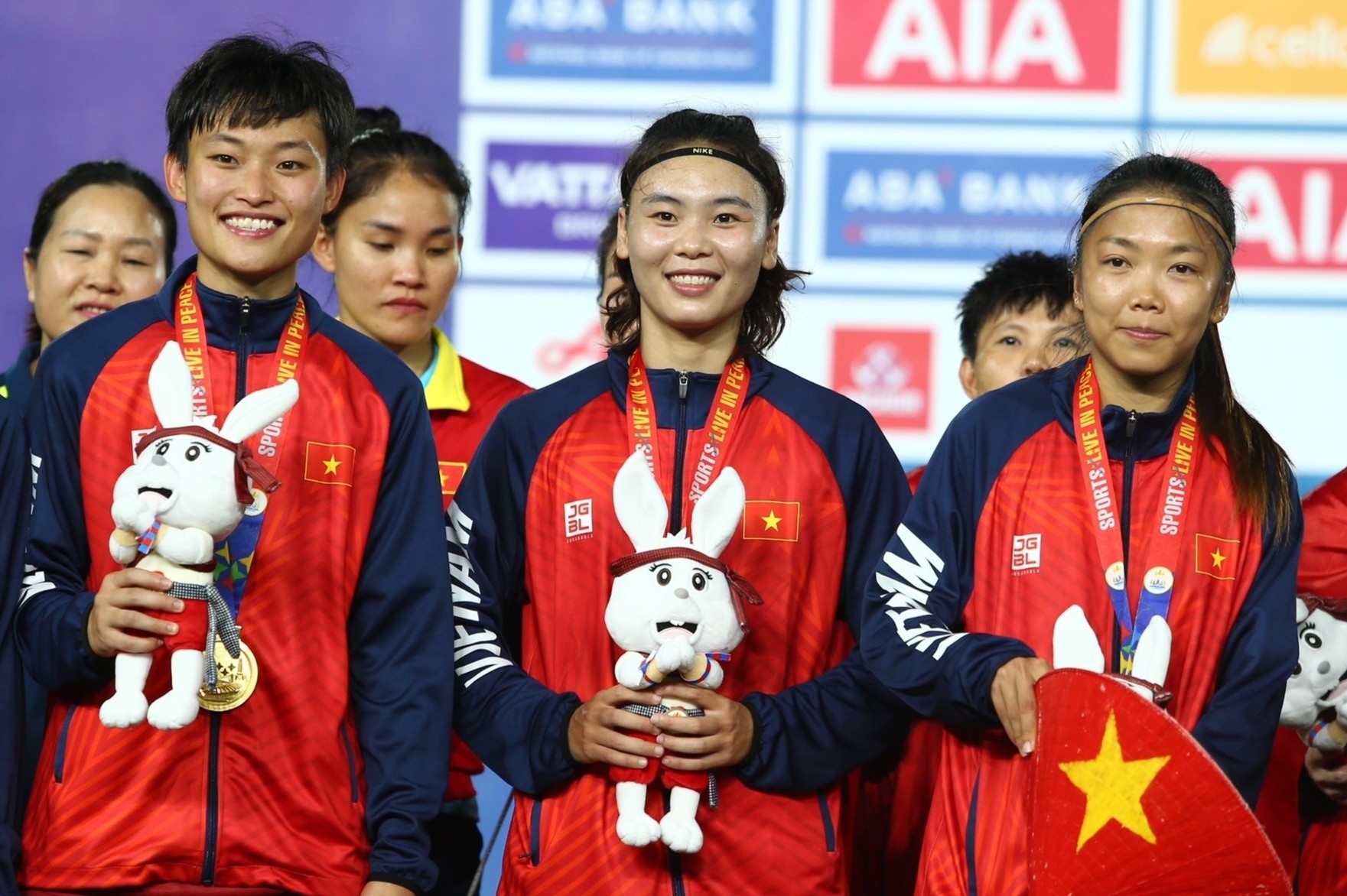 Tuyen nu Viet Nam duoc thuong nong 3,6 ty dong o SEA Games hinh anh