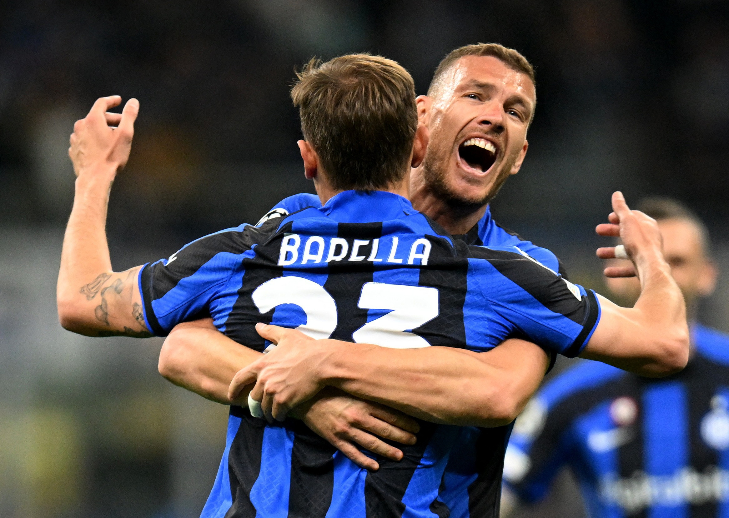 Dzeko chua het thoi hinh anh