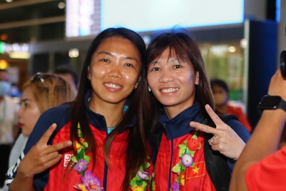 Tuyen nu Viet Nam duoc chao don nong nhiet khi ve nuoc hinh anh