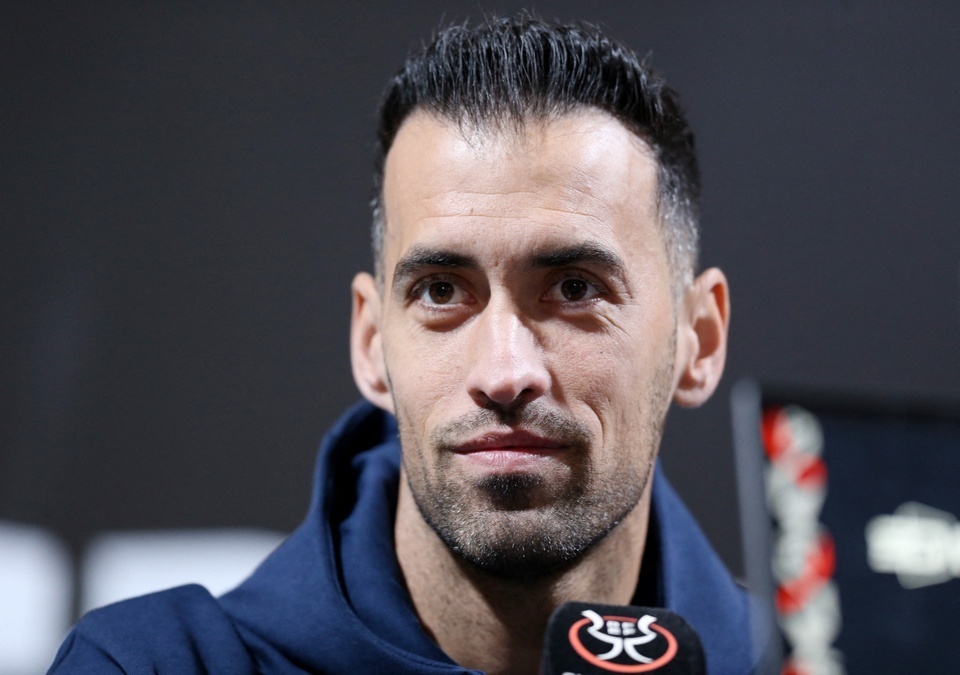 Busquets roi chau Au sau khi chia tay Barca hinh anh