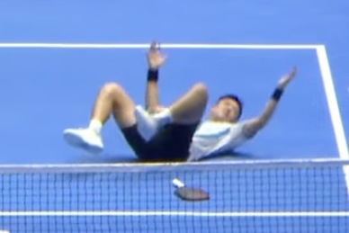 Ly Hoang Nam lan ra san, phan ung voi trong tai o ban ket pickleball hinh anh