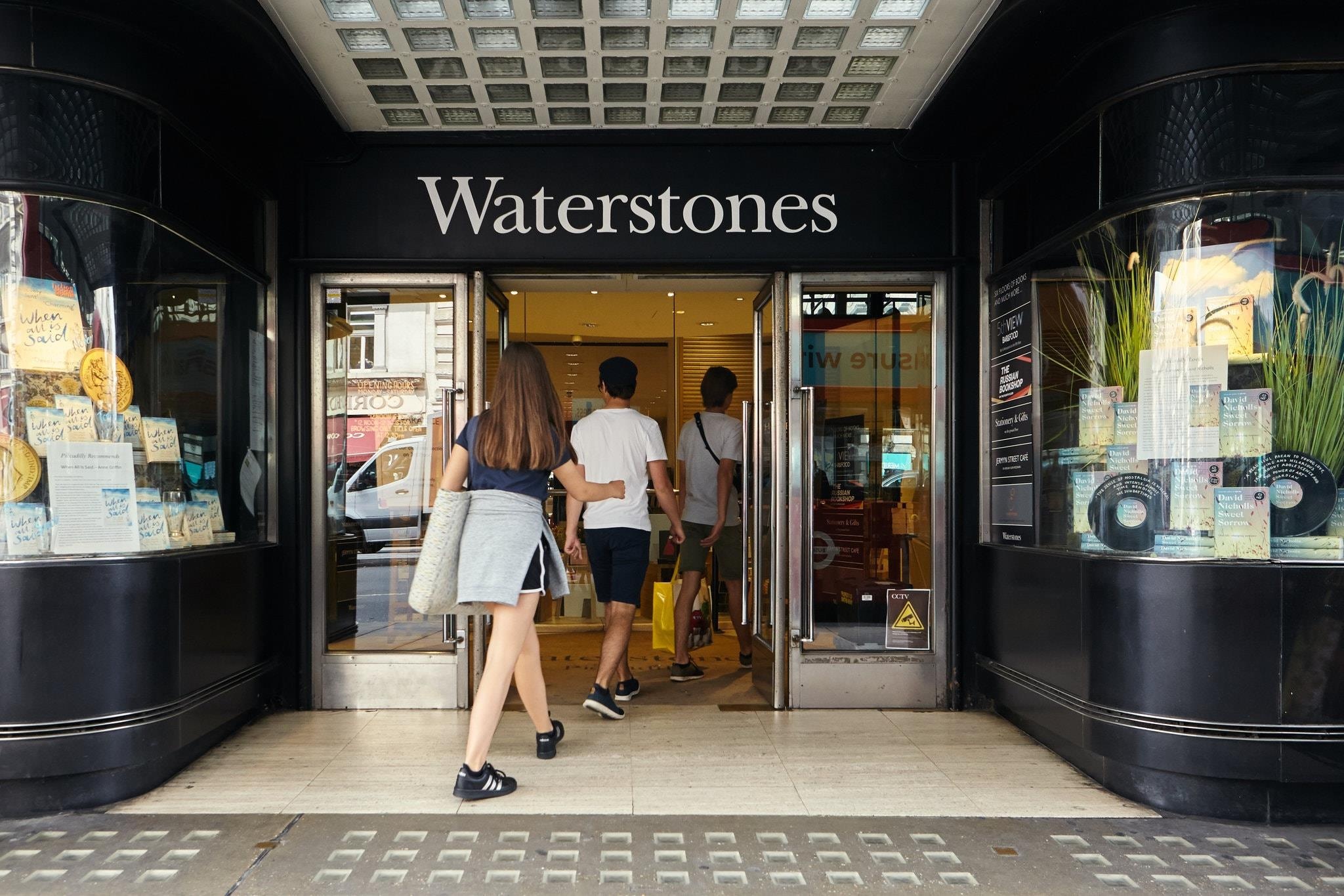Waterstones,  Amazon,  James Daunt,  tiem sach anh 2