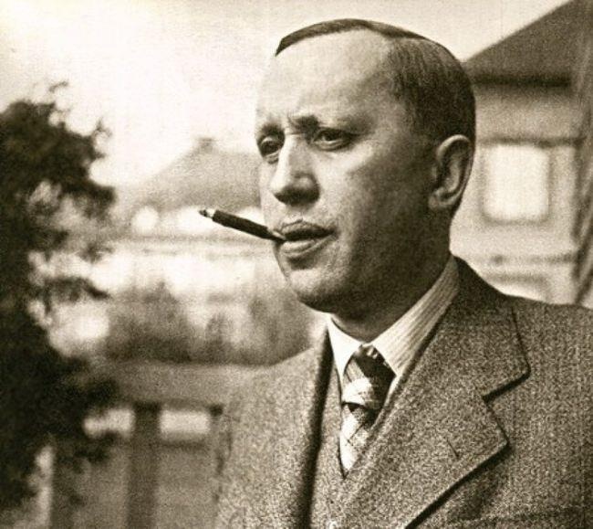 Karel Capek, Khi loài vật lên ngôi, Văn học Czech, văn học giả tưởng ảnh 1 Karel Capek, Khi loai vat len ngoi, Van hoc Czech, van hoc gia tuong anh 1
