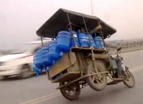 Ha Noi rao riet loai tru xe 3 banh gia danh thuong binh hinh anh