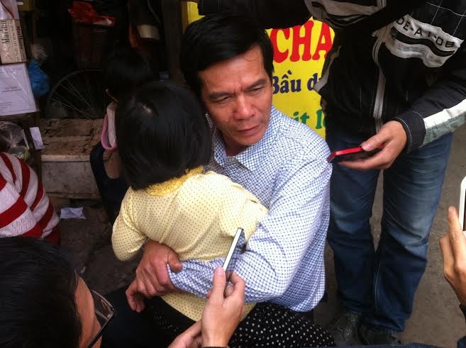 Trai long cua chong cu sau vu benh nhan bi em cat chan hinh anh