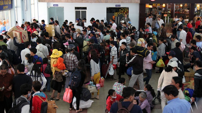 Hang tram hanh khach vay ga Sai Gon doi ve tau Tet hinh anh