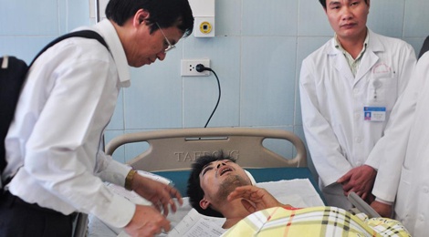 Cho thiet bi tu Ha Noi de mo 4 nguoi nguy kich o Lai Chau hinh anh