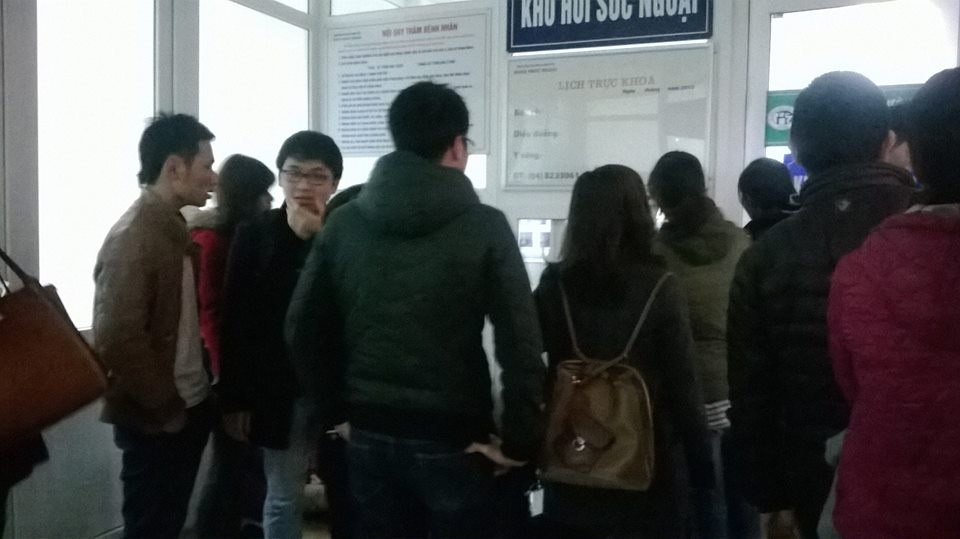 Nu sinh bi dam guc van nguy kich hinh anh