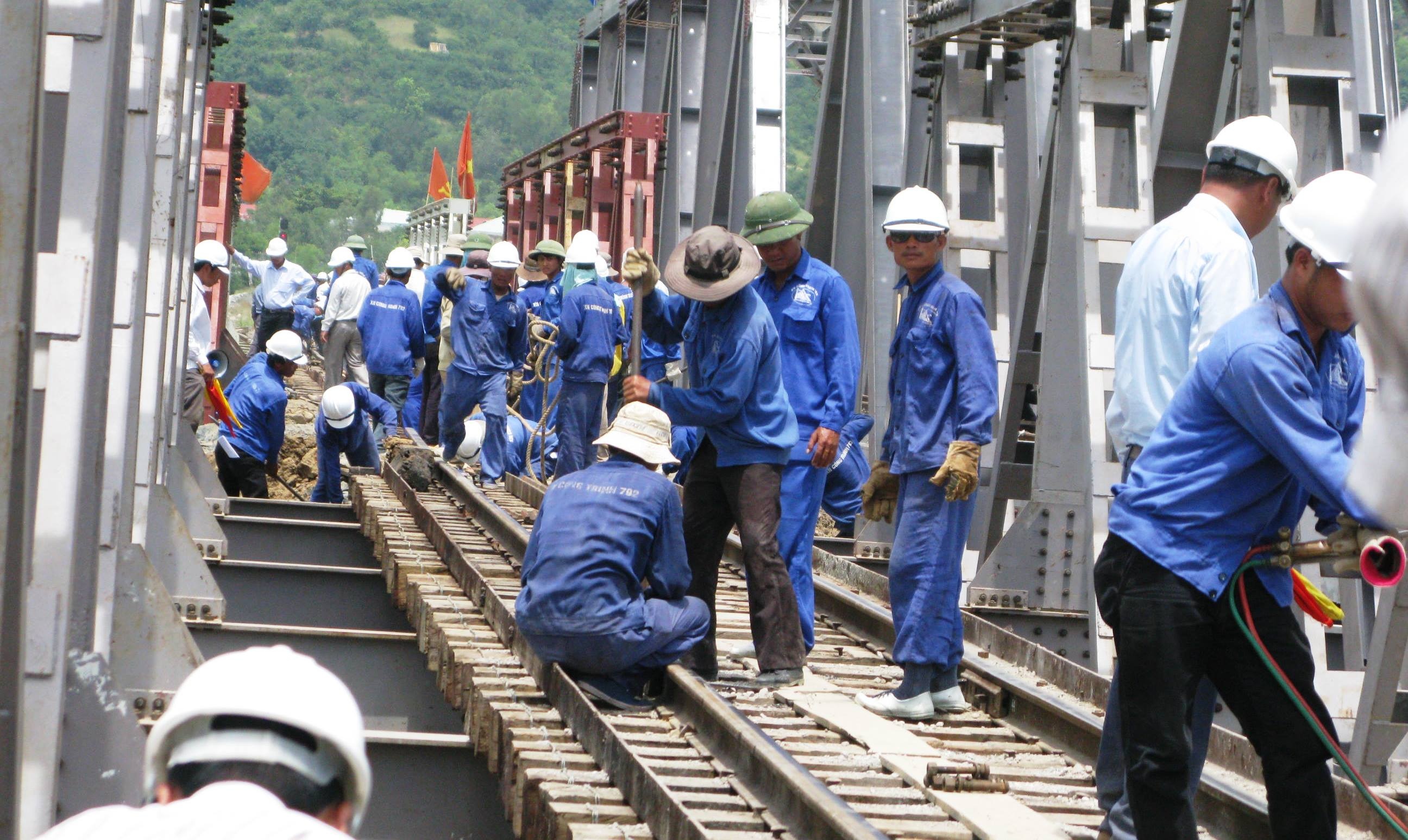 Duong sat VN xac minh nghi an nhan hoi lo 80 trieu yen hinh anh