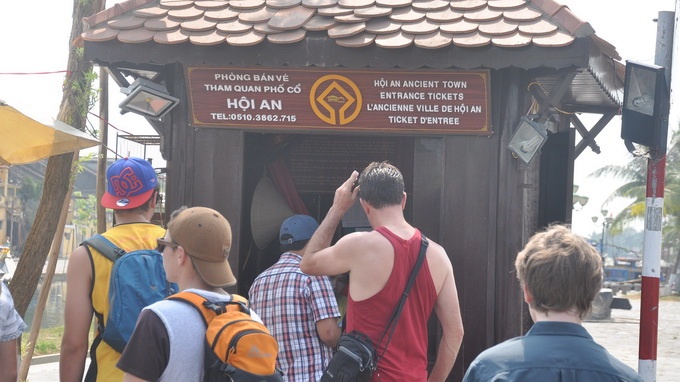 Bi thu Hoi An: Quy dinh thu phi da bi hieu nham hinh anh