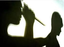 Bi phat hien an trom 20.000 dong, dam chu nha ca chuc nhat hinh anh