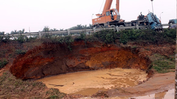 Duong ong cap nuoc sach cho 70.000 dan co the tiep tuc vo hinh anh