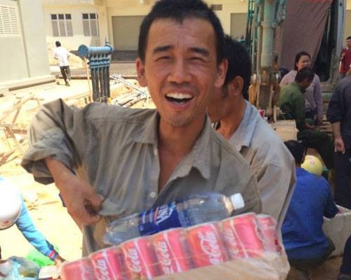 Nguoi dan nhiet tinh giup do cong nhan TQ o Vung Ang hinh anh