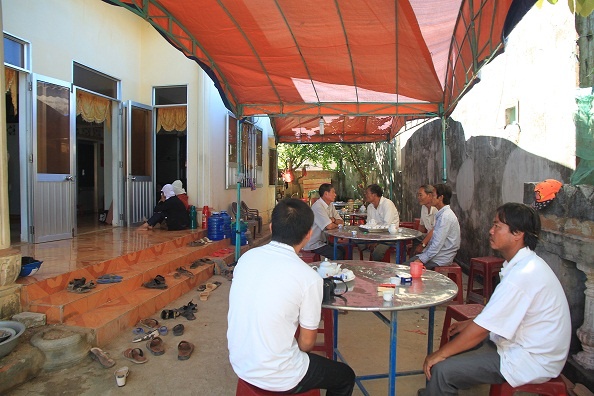 Gia dinh dau don cho thi the ngu dan chet khi bi tau la dam hinh anh