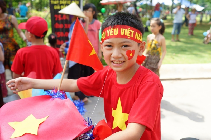 Gan 500 tre em dap xe vi moi truong hinh anh