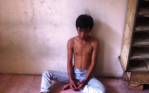 Nu chu tiem hot toc tay khong chong tra cuop hung han hinh anh
