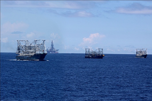 Sang 2/6, gian khoan 981 khong di chuyen them hinh anh