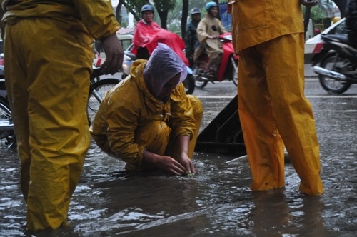 Mua to, Ha Noi van ngap hinh anh